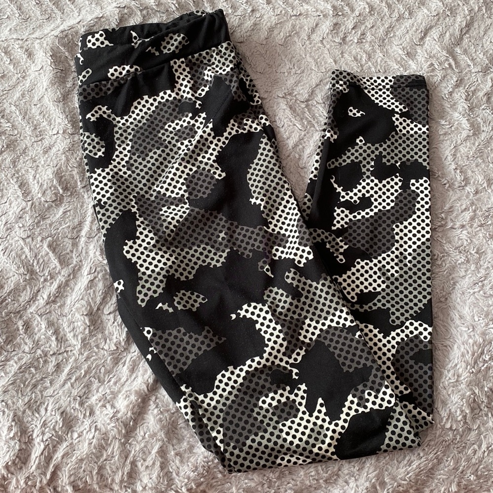 Size large army print legging